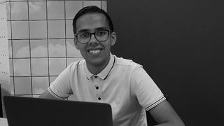 Economie en administratie, zwartwit foto van student met laptop